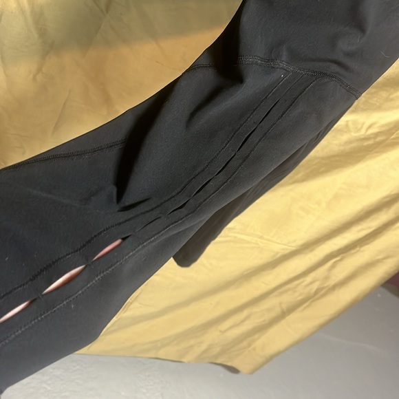 27 inch waist. 23 inch inseam. Yogaliscious - Picture 4 of 6